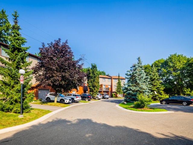 1755 Rathburn Road East Townhouses