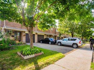 7450 Darcel Townhouses photo