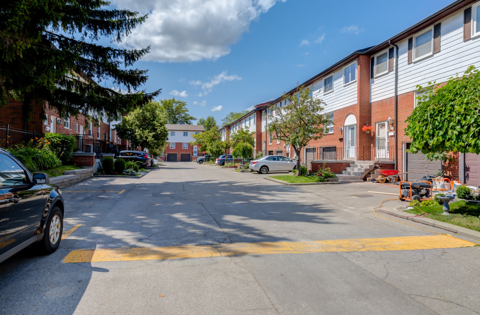 2445 Homelands Townhouses at 2445 Homelands Dr, Mississauga 0