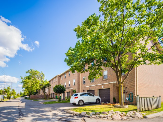 7255 Dooley Townhouses