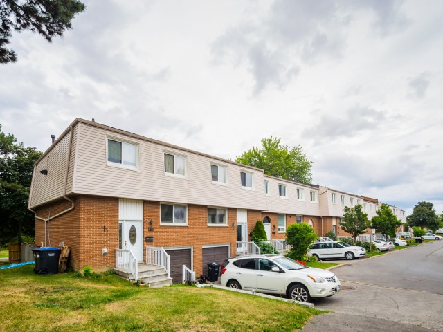 3525 Brandon Gate Townhouses