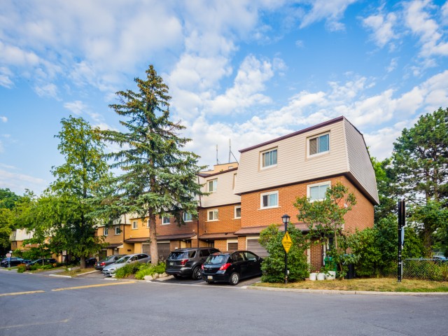 3175 Kirwin Townhouses