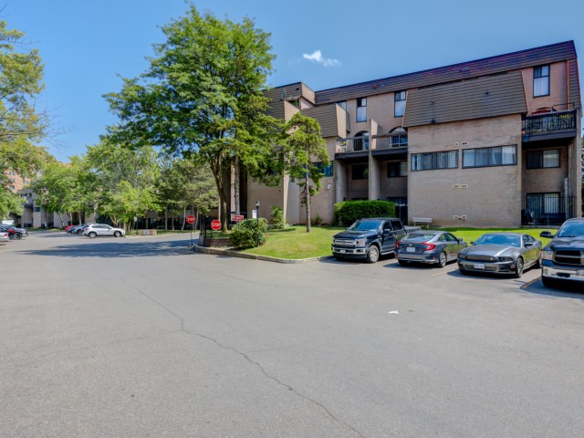 2095 Roche Court Townhouses