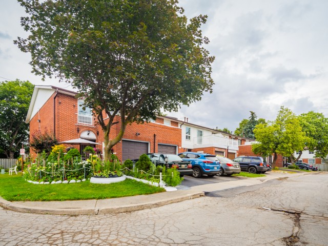 3430 Brandon Gate Townhouses