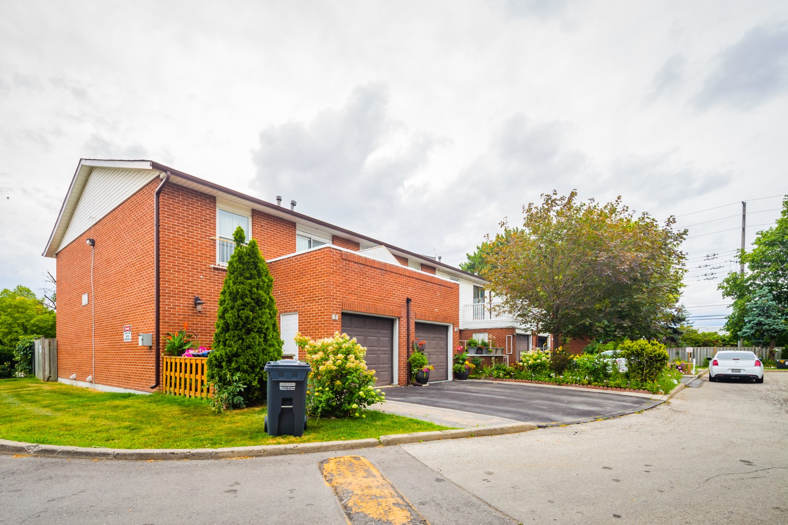 3430 Brandon Gate Townhouses at 3430 Brandon Gate Dr, Mississauga 1