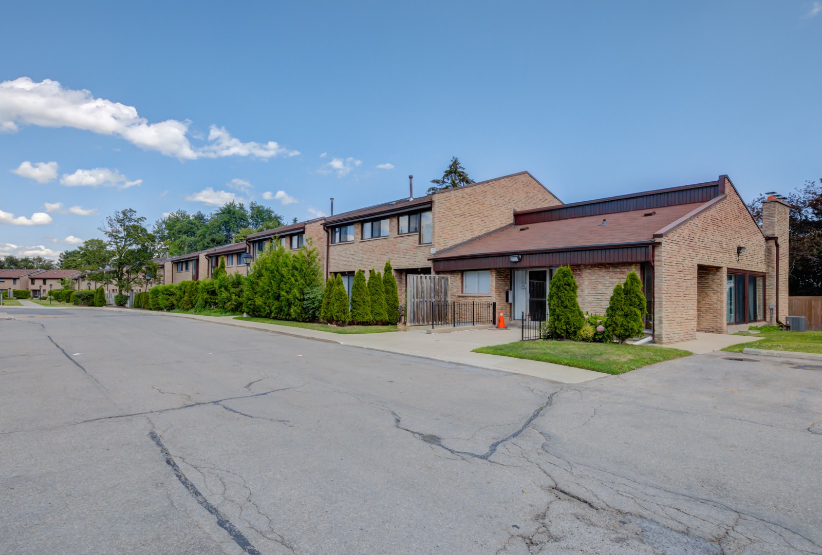 2605 Woodchester Townhouses at 2605 Woodchester Dr, Mississauga 0