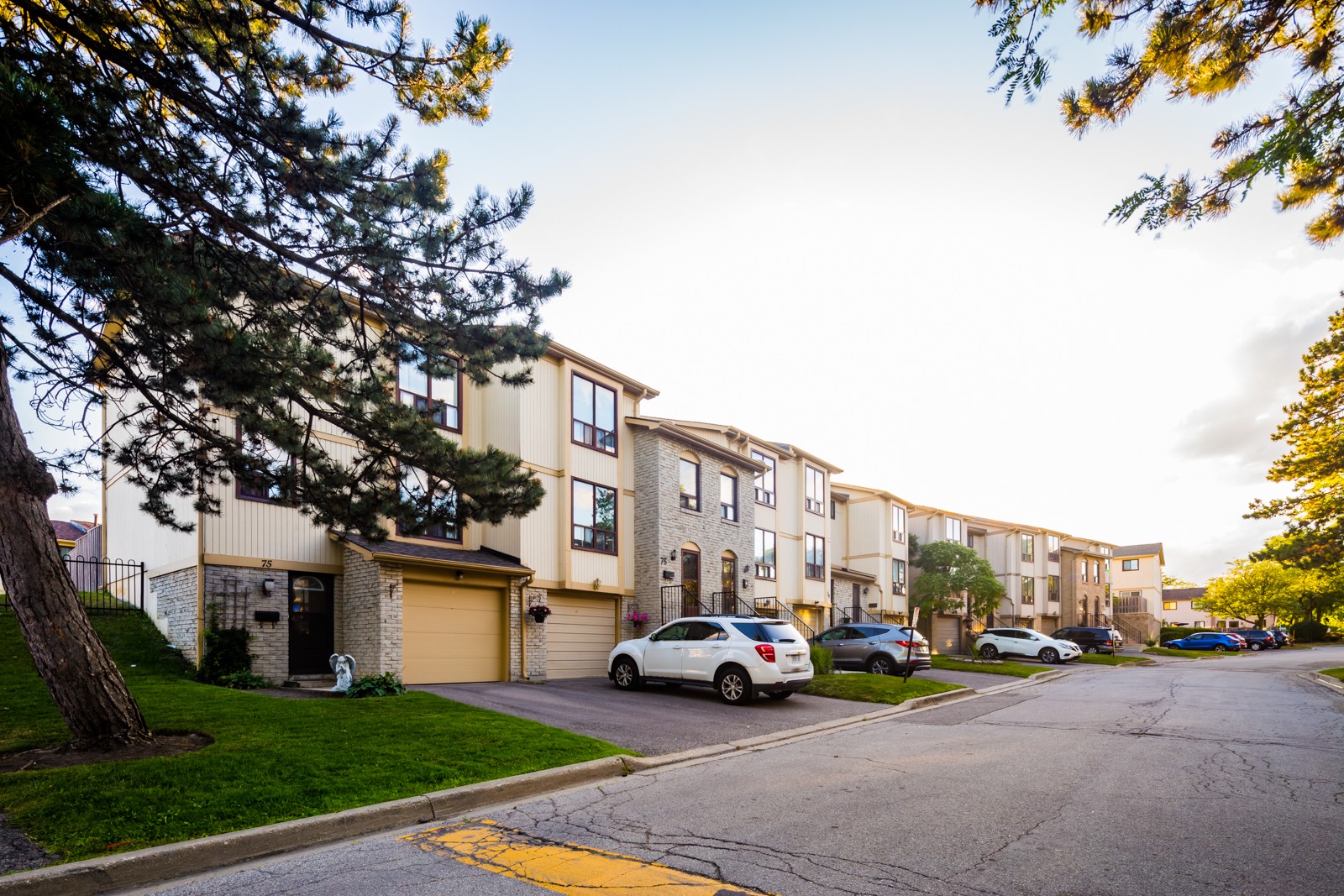 1-107 Guildford Townhouses at 102 Guildford Crescent, Brampton 0