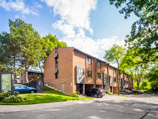 20 Mineola Road East Townhouses