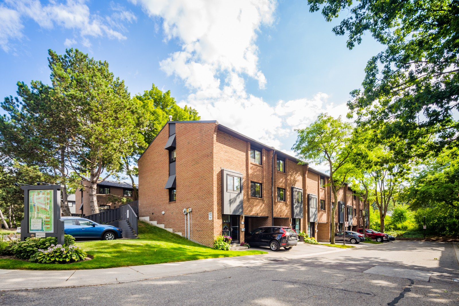 20 Mineola Road East Townhouses at 20 Mineola Rd E, Mississauga 0