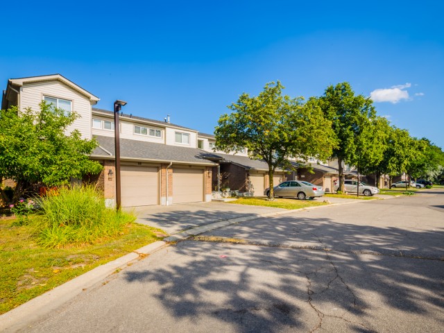 2700 Battleford Road Townhouses