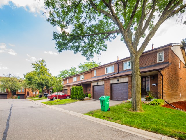 725 Vermouth Avenue Townhouses photo