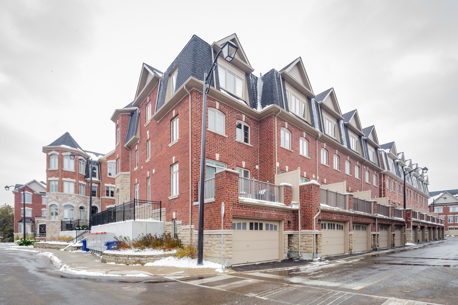 1331 Major MacKenzie Dr W Mackenzie Ridge Terraces Townhouses 3