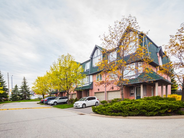 2955 Thomas Street Townhouses photo