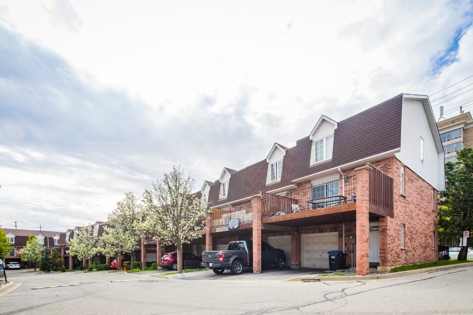 4950 Rathekeale Rd Townhouses at 4950 Rathkeale Rd, Mississauga 1