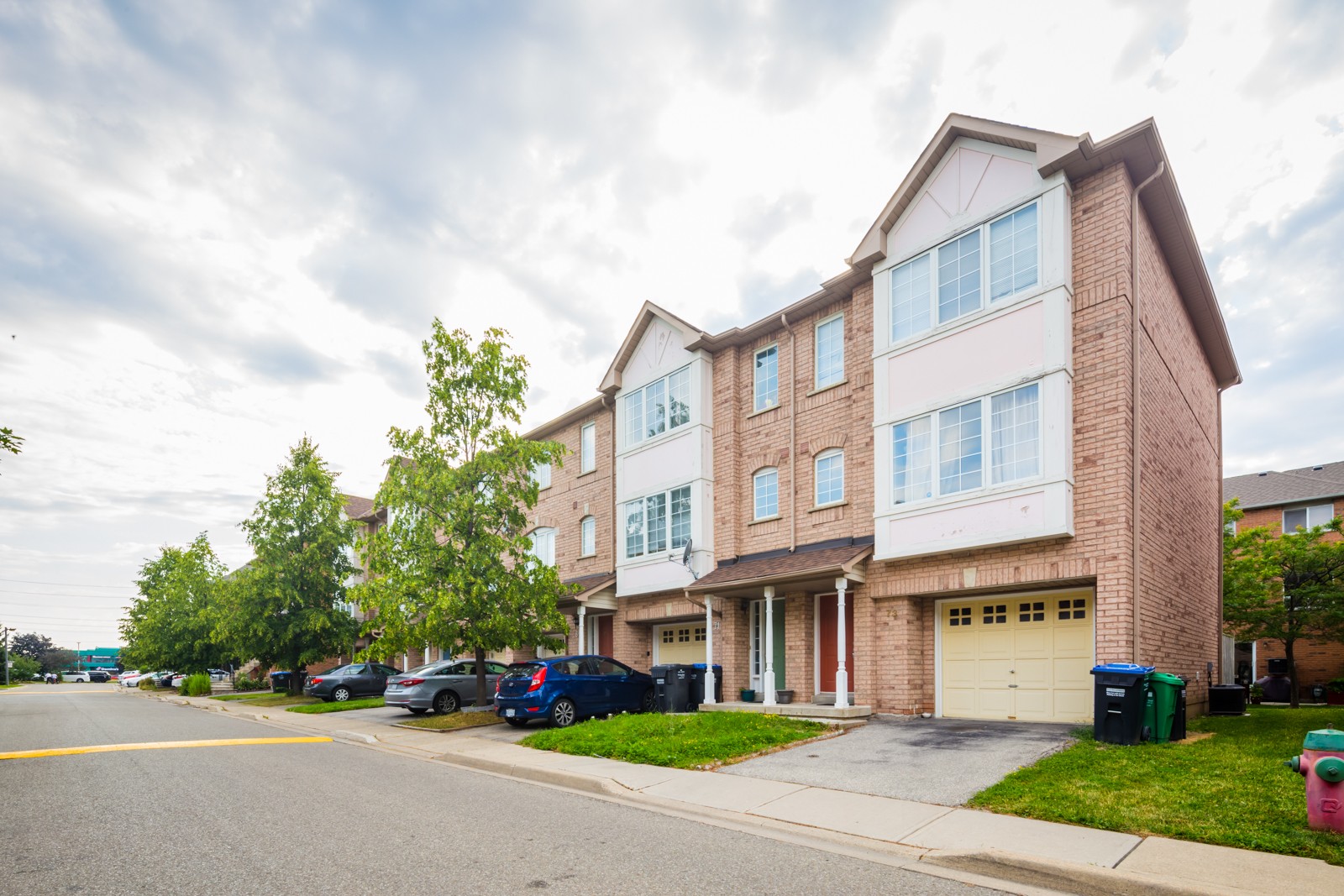 80 Acorn Place Townhouses at 80 Acorn Pl, Mississauga 1