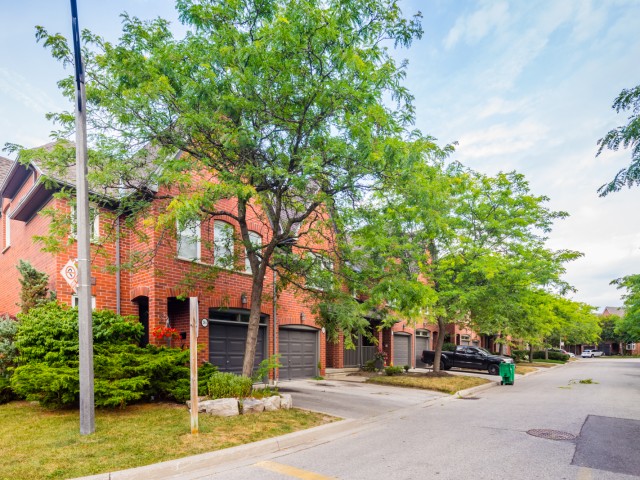 1064 Queen Street West Townhouses photo