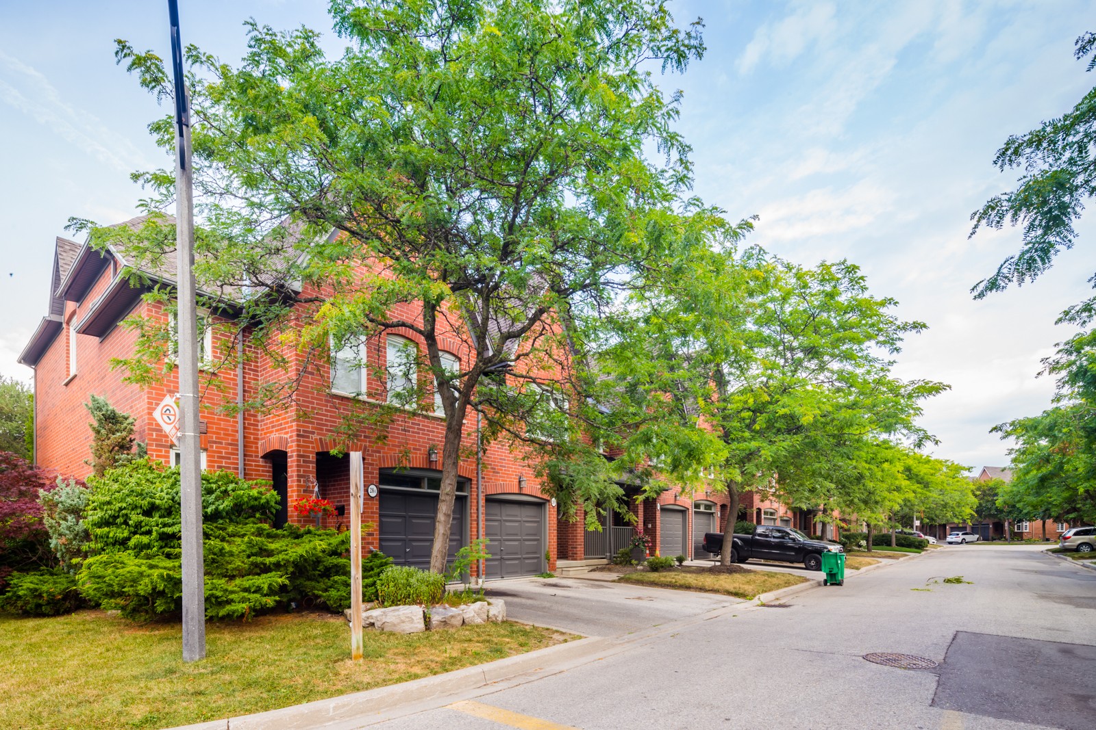 1064 Queen Street West Townhouses at 1064 Queen St W, Mississauga 0