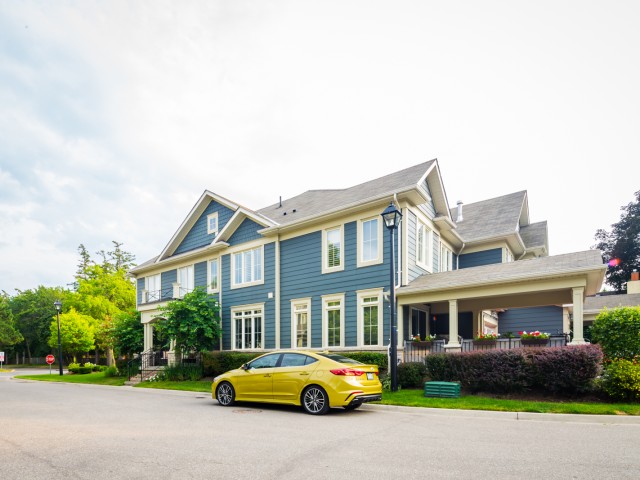 1191 Lorne Park Road Townhouses photo