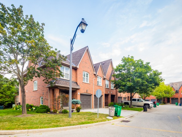 1084 Queen Street West Townhouses
