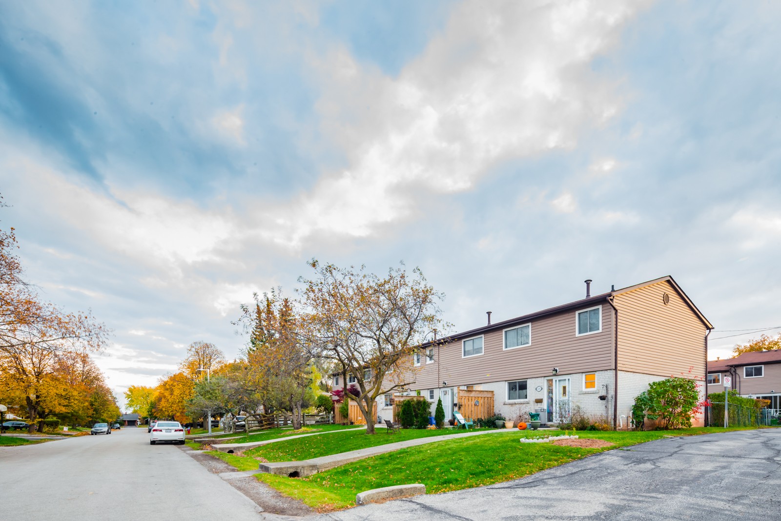 1231 Napier Townhouses at 1239 Napier Cres, Oakville 1