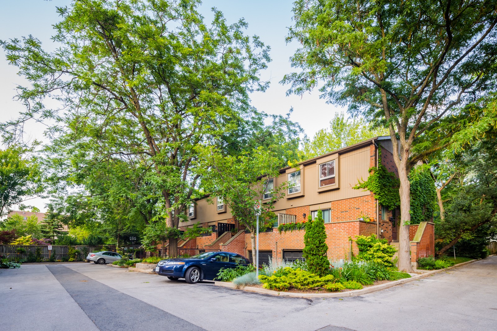 3122 Lakeshore Townhouses at 3122 Lakeshore Rd W, Oakville 1