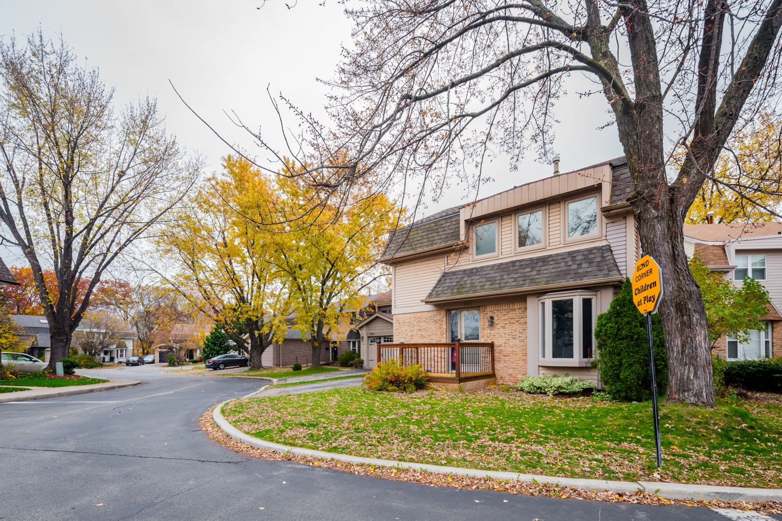 1143 Jamesway Townhouses at 1537 Forestdale Crt, Oakville 0