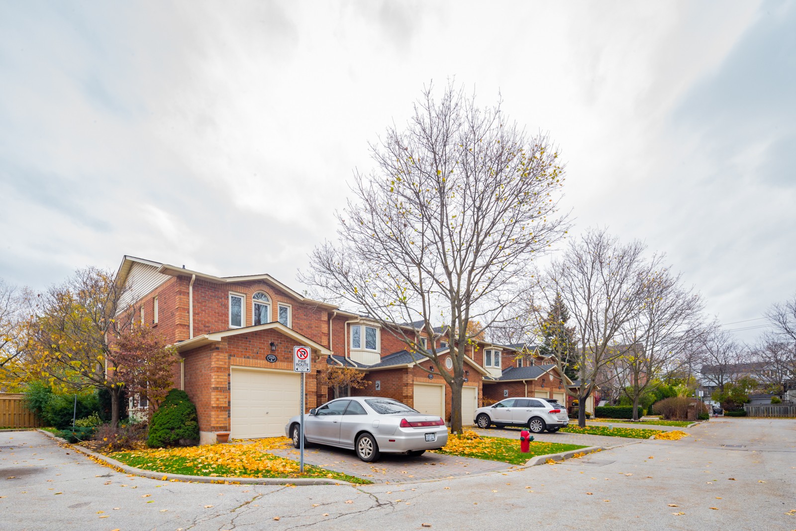 Mariners Mews at 2314 Marine Dr, Oakville 1