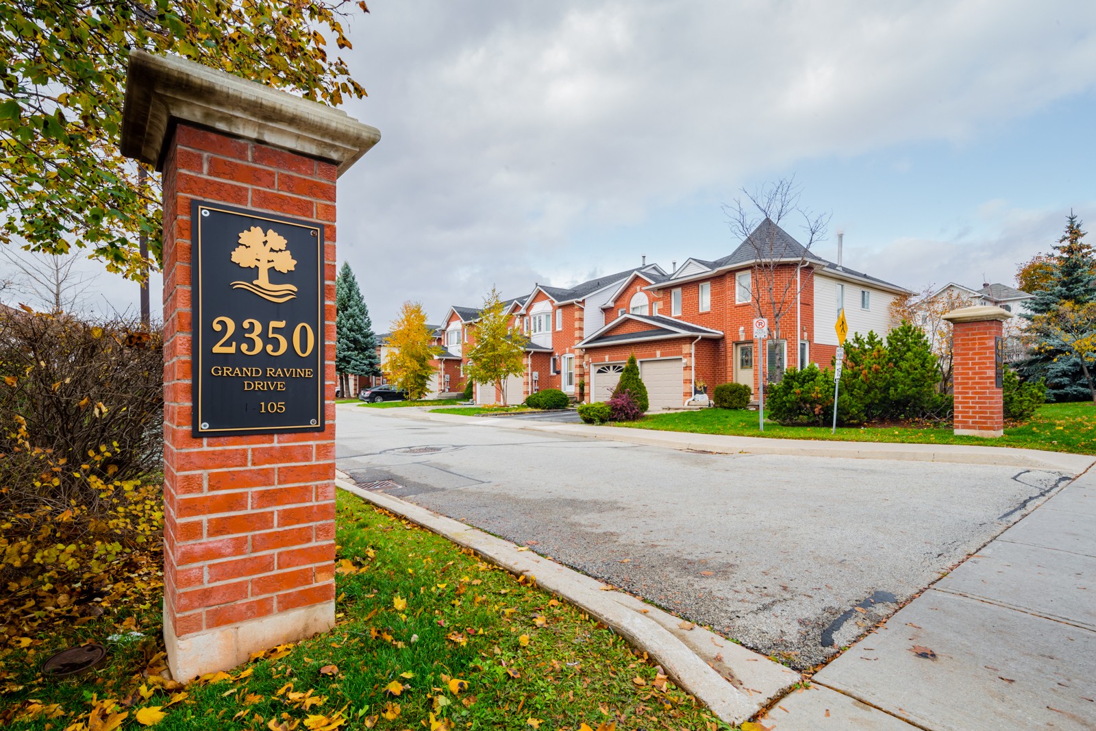 2350 Grand Ravine Dr Townhouses at 2350 Grand Ravine Dr, Oakville 0