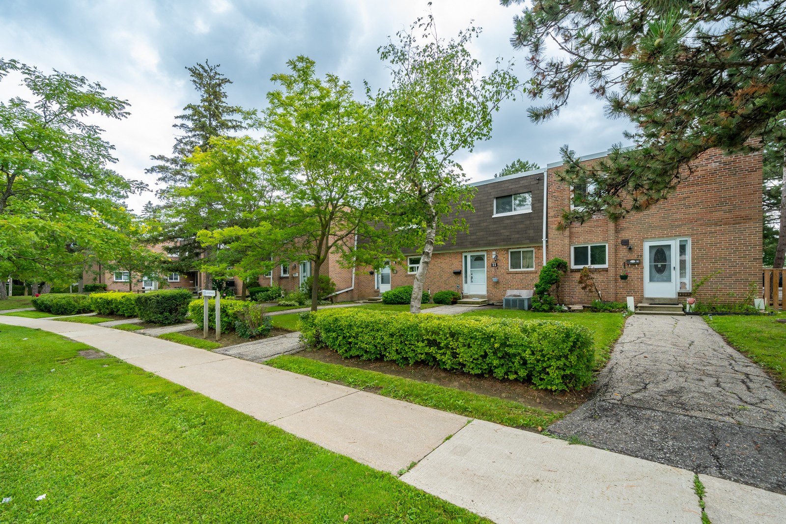 415 Silverstone Drive Townhouses 1 Townhouse for Sale Condos.ca