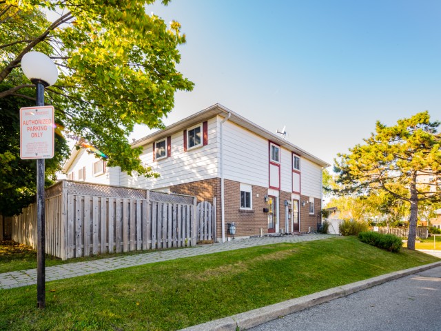 3 Bur Oak Townhouses photo