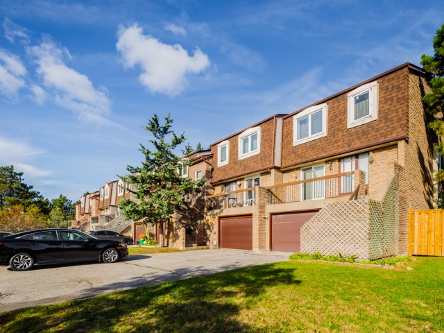 A*様 house on the hill Checker 90 90 Oxford Street Richmond Hill | Zolo.ca