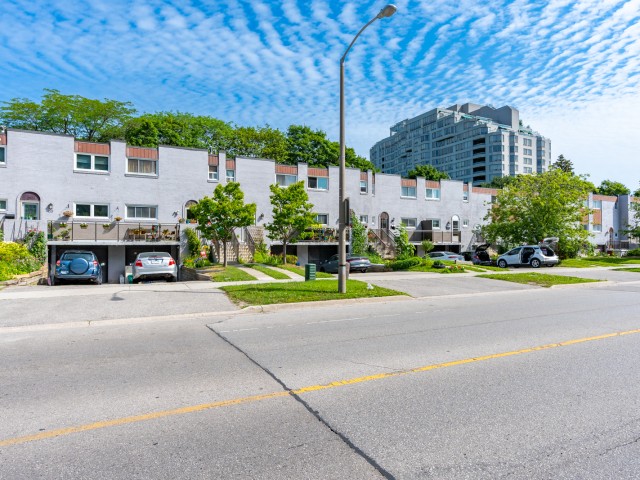 50 King Henrys Boulevard Townhouses hero image