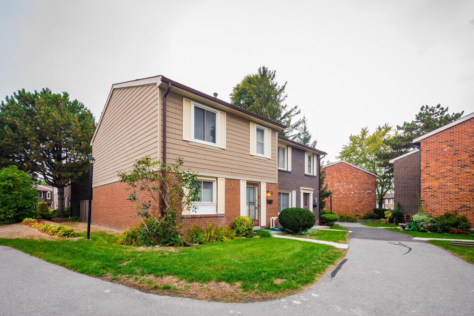 150 Palmdale Drive Townhouses 150 Palmdale Dr Condos.ca