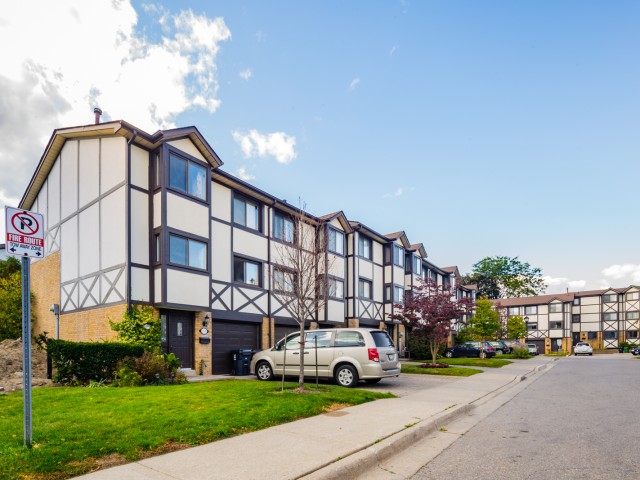 2 Bradbrook Road Townhouses