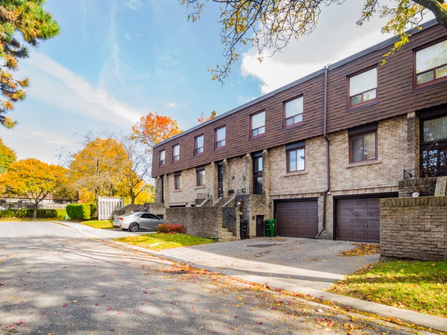 2 Davisbrook Boulevard Townhouses hero image