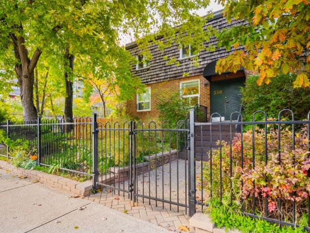 350 Gerrard St East Townhouses photo