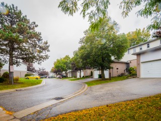 400 Orton Park Townhouses photo