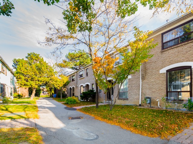 27 Gosford Boulevard Townhouses photo