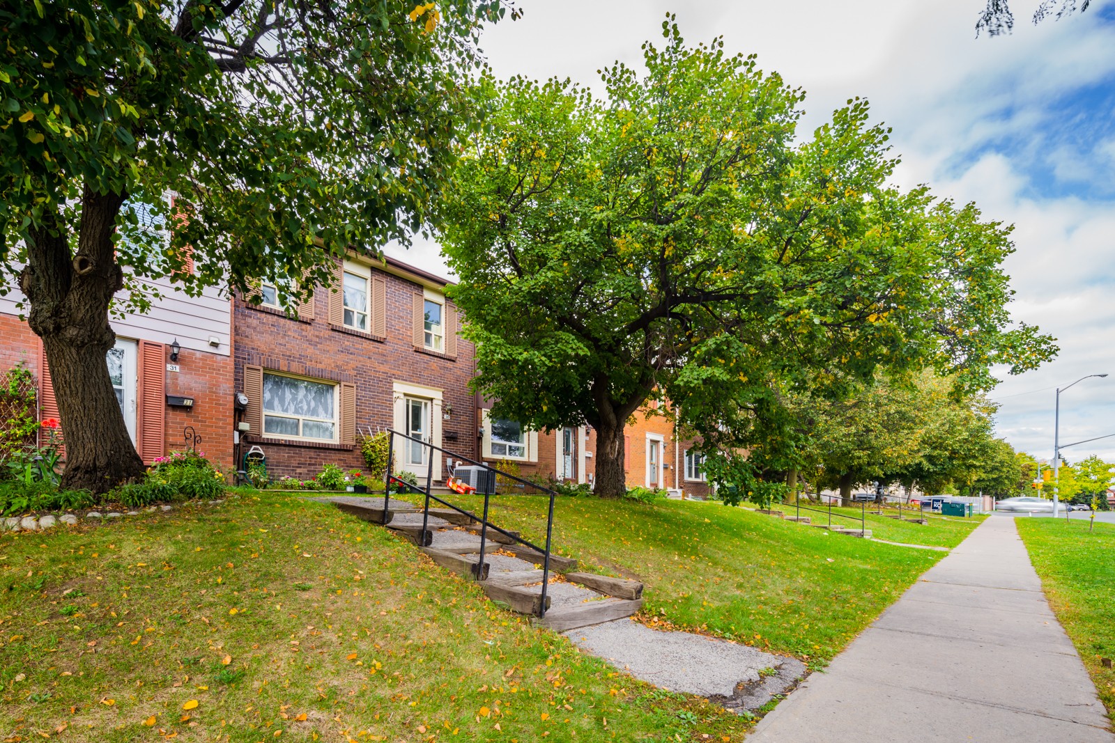 1500 Sandhurst Circle Townhouses 1500 Sandhurst Cir Condos.ca