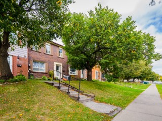1500 Sandhurst Circle Townhouses photo