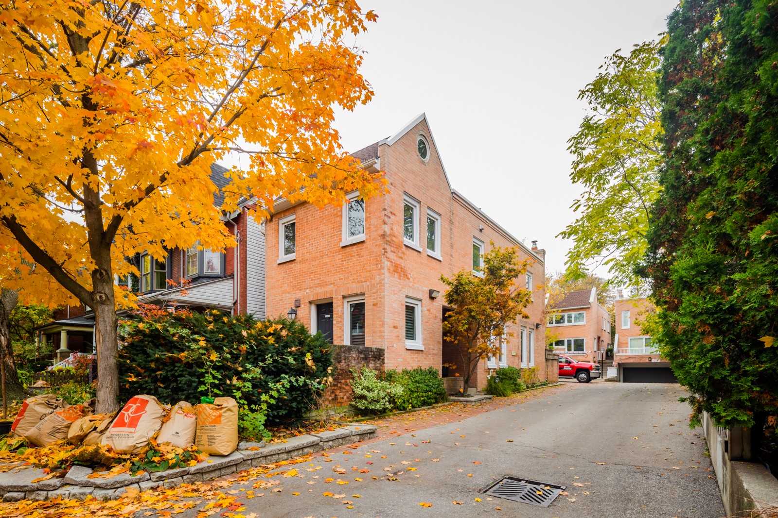 Owl House Lane Townhouses Condos.ca