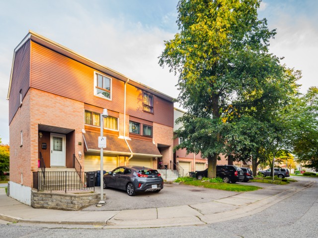 120 Murison Blvd Townhouses photo