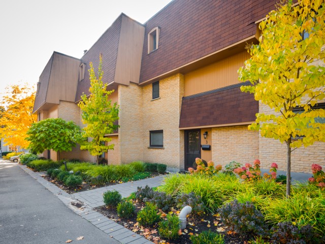 250 Erskine Avenue Townhouses photo