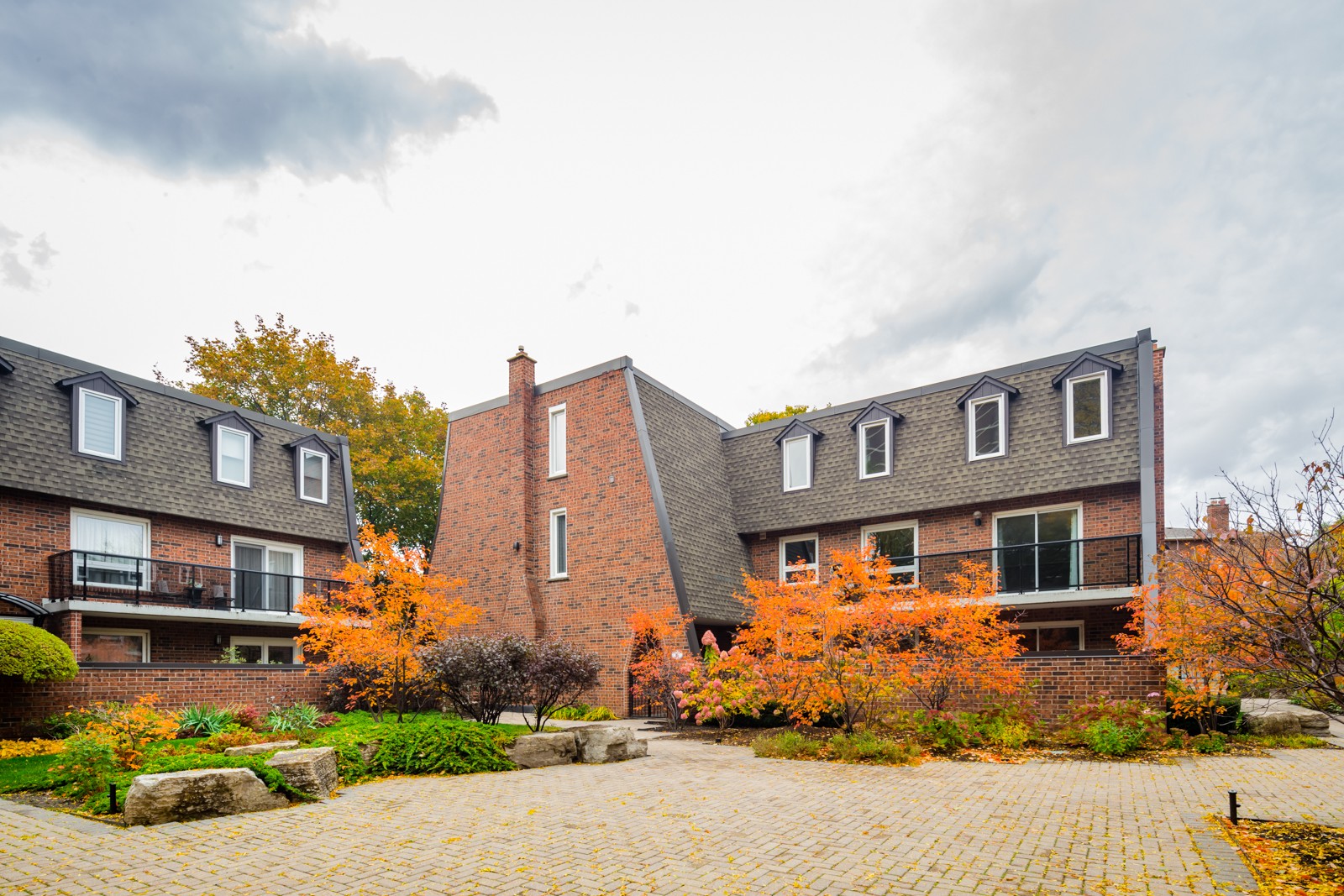 24 La Rose Avenue Townhouses Condos.ca