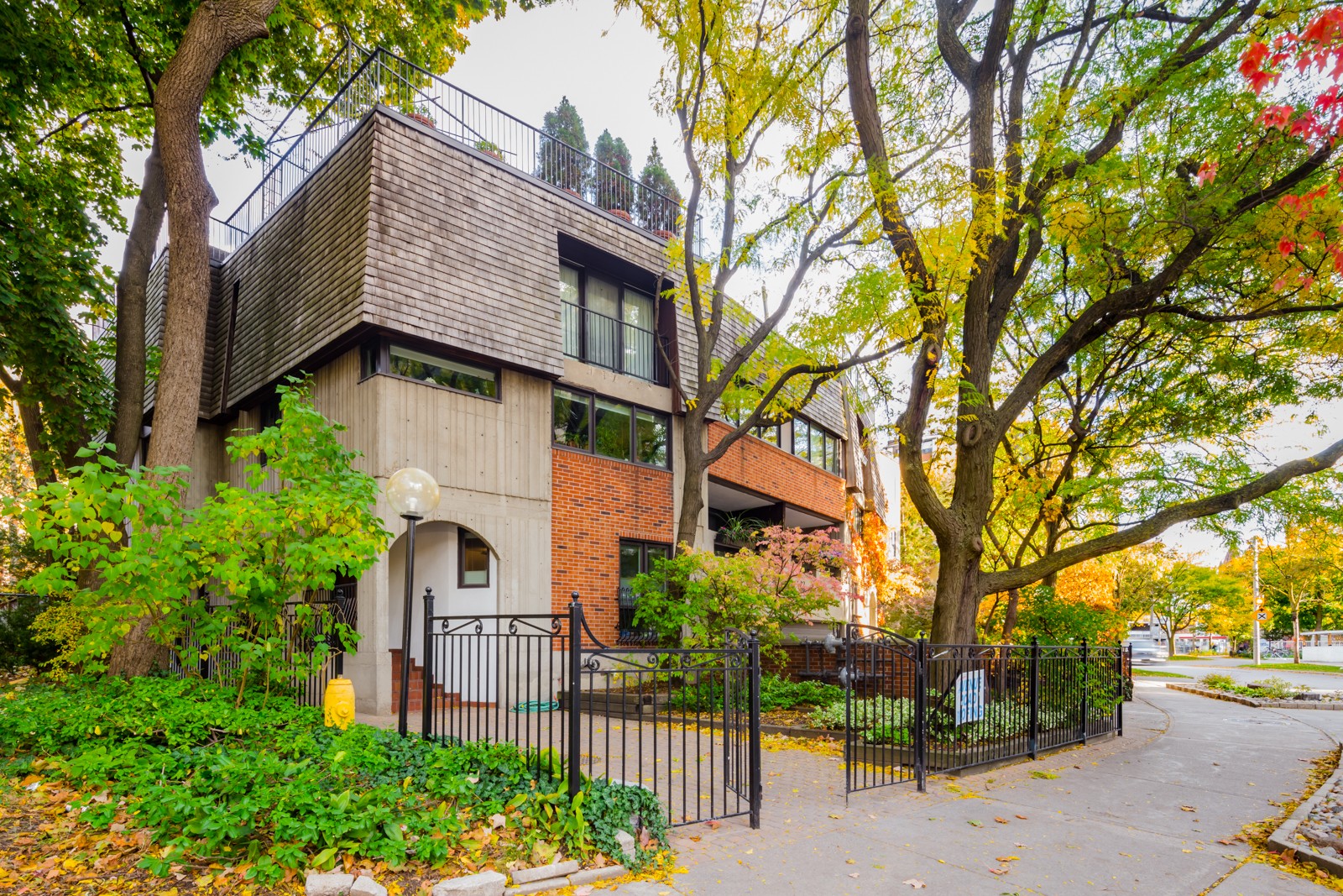 31 Walmer Road Townhouses 31 Walmer Rd Condos.ca