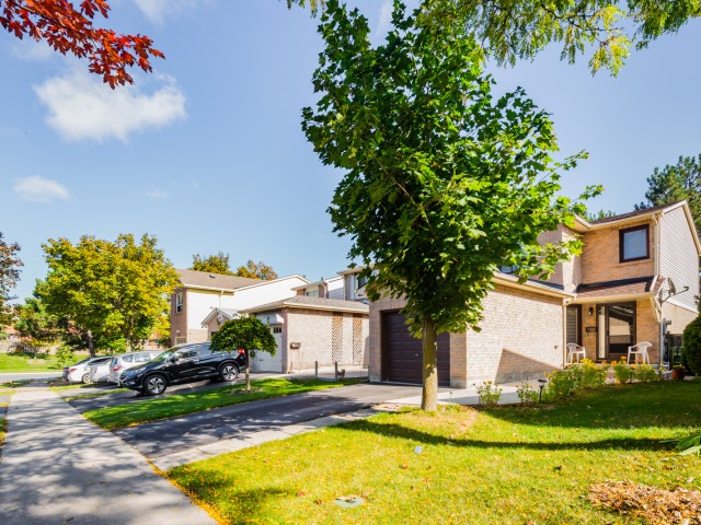 125 Alford Crescent Townhouses photo