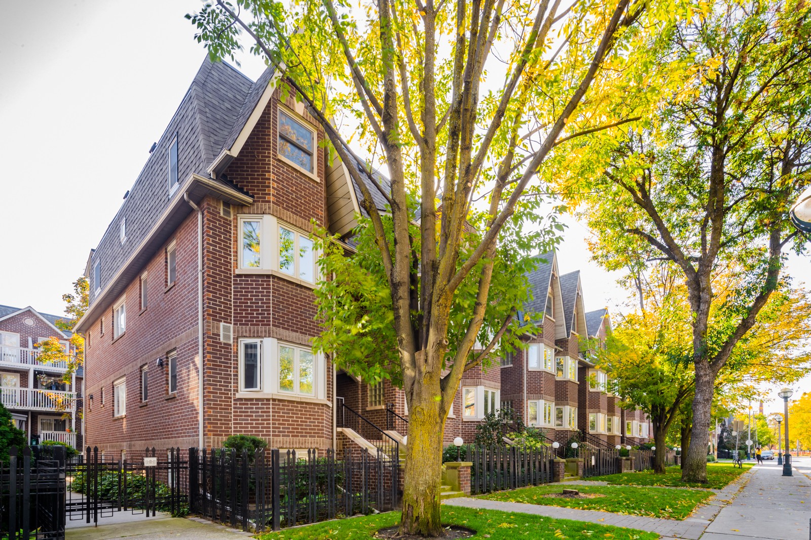 897 Adelaide Street Townhouses at 4A Shank St, Toronto 1