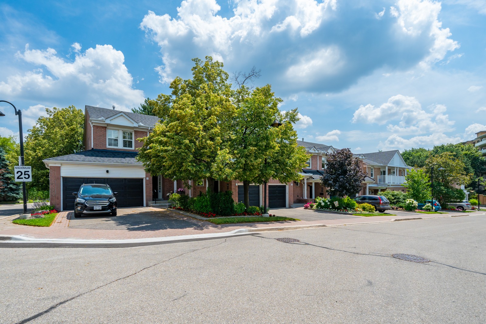 Tamarack Circle Townhouses 71 Tamarack Cir Condos.ca