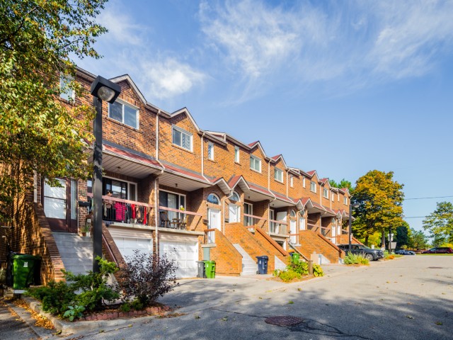 10 Reidmount Avenue Townhouses photo