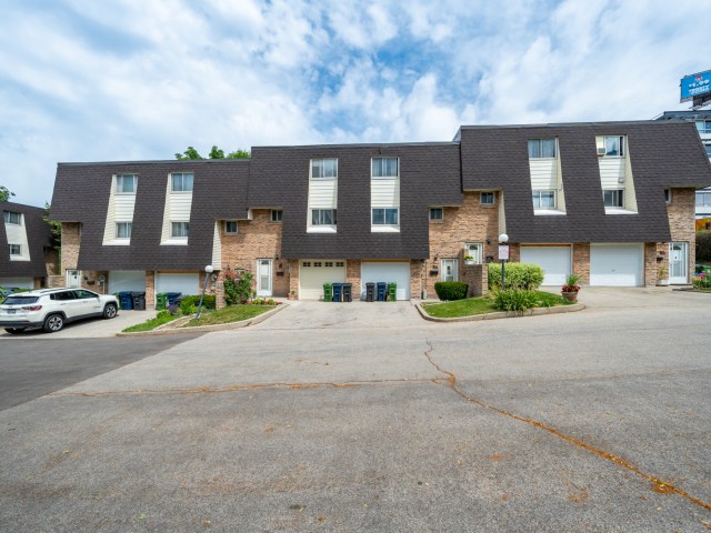 Leafy Woodway Townhouses photo